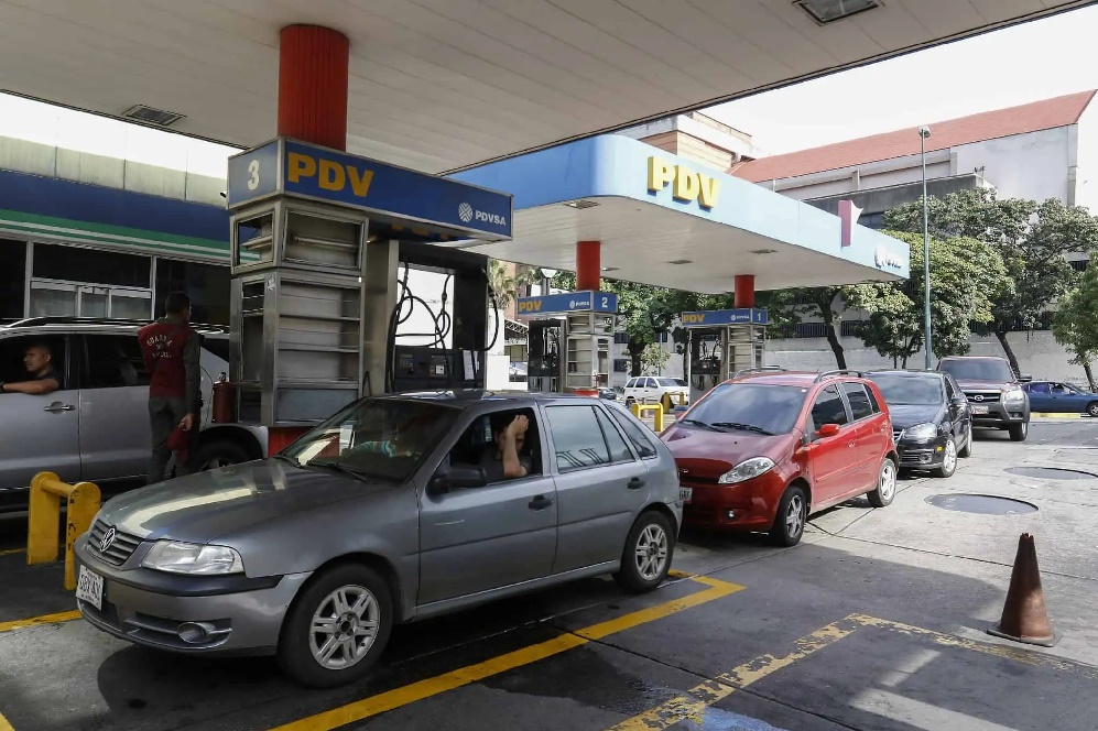Ministro de Petróleo explica porqué hay largas colas por gasolina en Venezuela