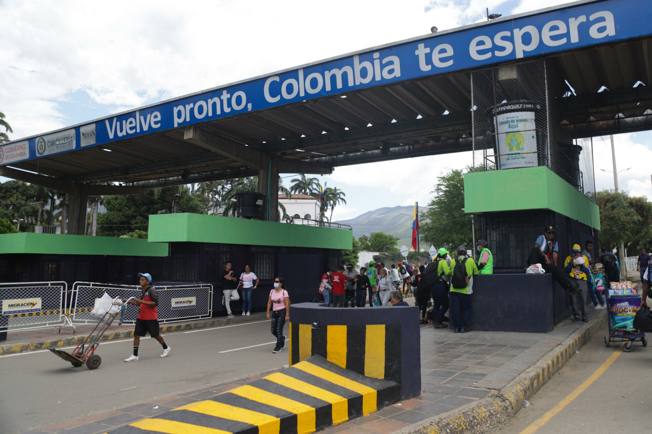 Rollo en la frontera por prohibición de transporte público venezolano