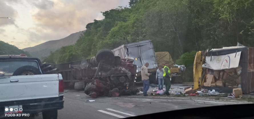 AHORA| Trágico accidente en la autopista GMA deja un muerto (+Fotos)