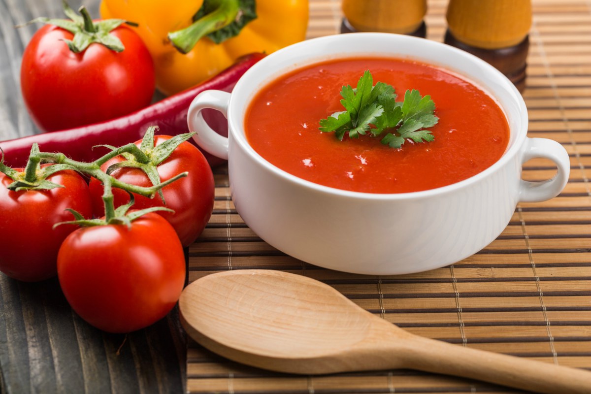 Aprende a preparar una sopa de tomate casera