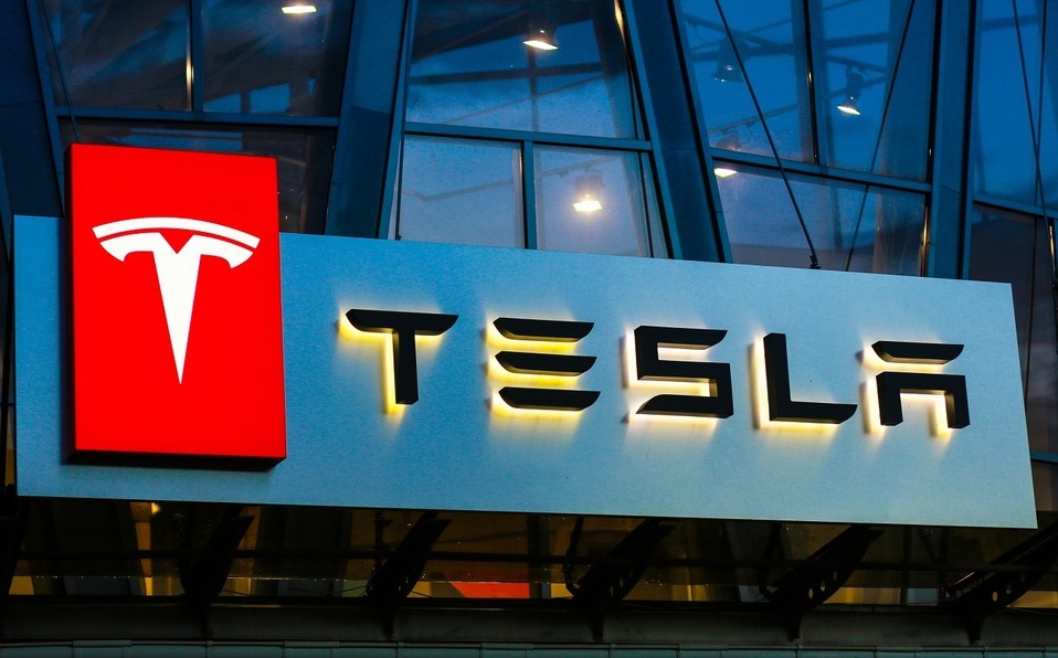 ¿Qué pasó?: Tesla revisa 199.575 de sus vehículos en EEUU