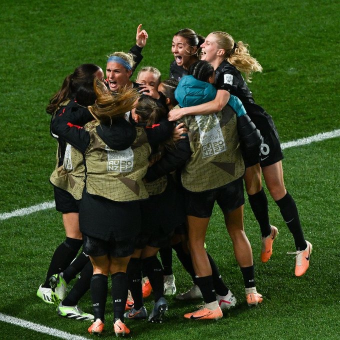 Nueva Zelanda da la sorpresa y empieza con buen pie el Mundial Femenino