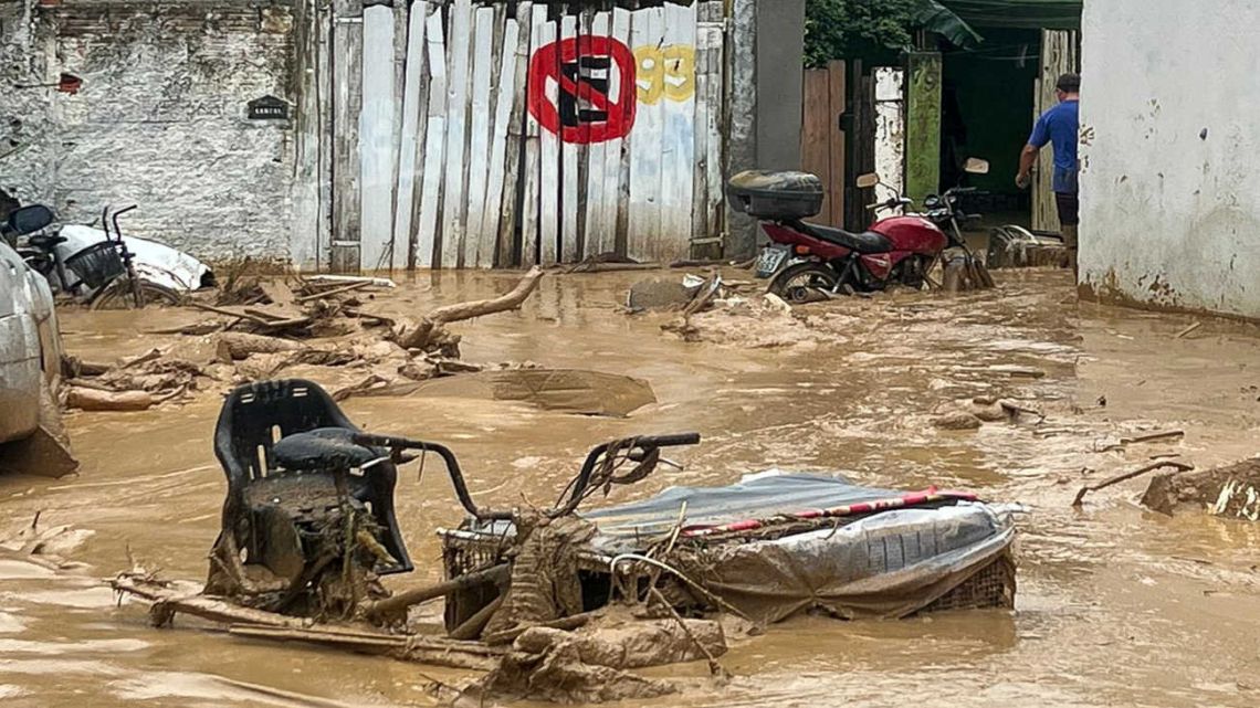Intensas lluvias llevan a declarar en emergencia a casi 30 ciudades