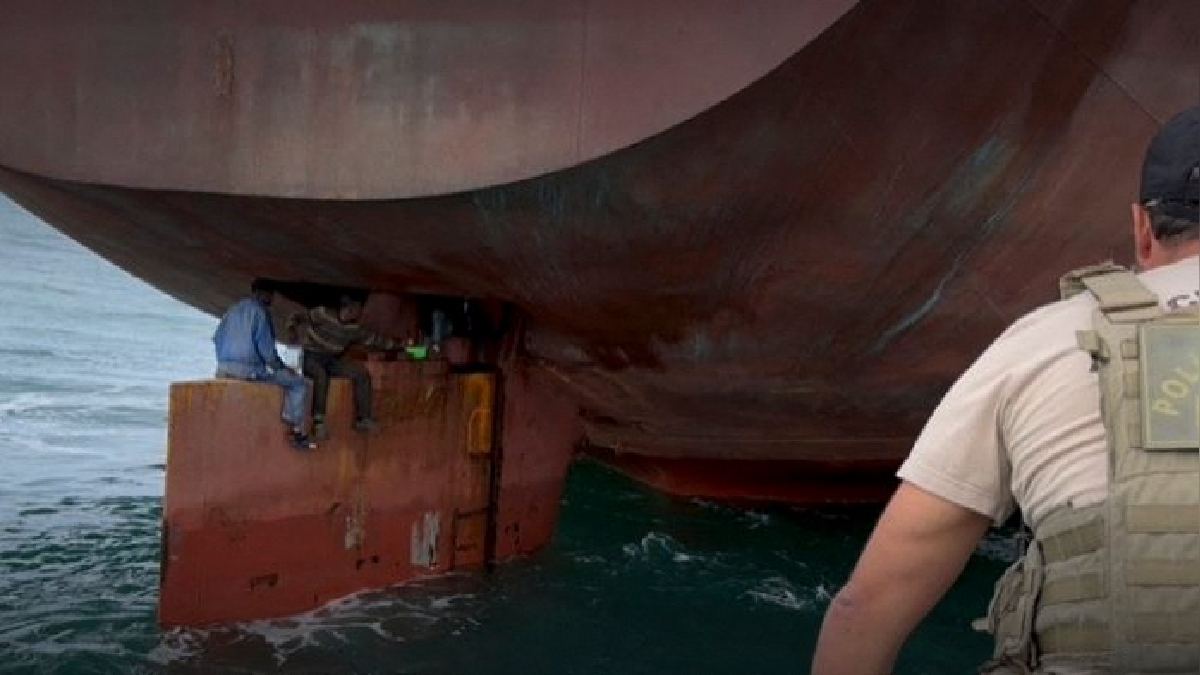 Rescataron a cuatro hombres del timón de un barco en Brasil