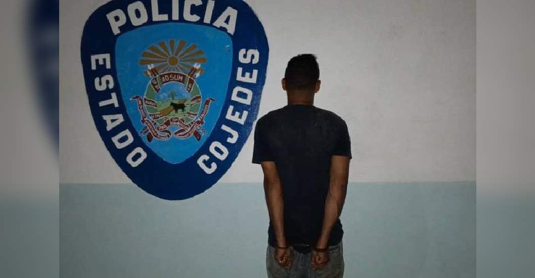 ¡Con los ganchos! Pretendía raptar a una adolescente para sacarla del país