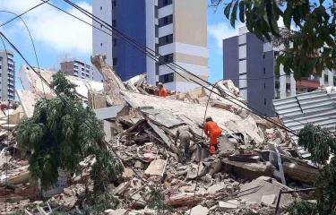 Se eleve el número de muertos por el desplome del edificio en Brasil