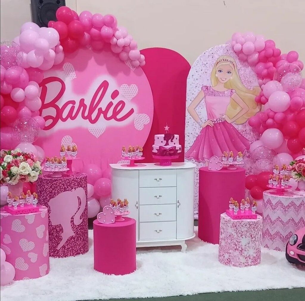 Decoración para una fiesta infantil muy rosa