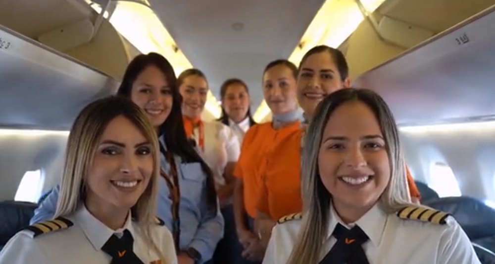 Conviasa: Despegó el primer vuelo internacional tripulado por mujeres