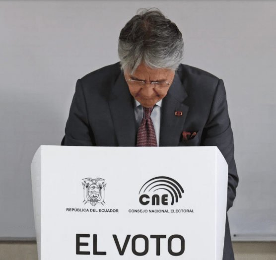 Esto pidió el presidente de Ecuador tras ejercer su voto