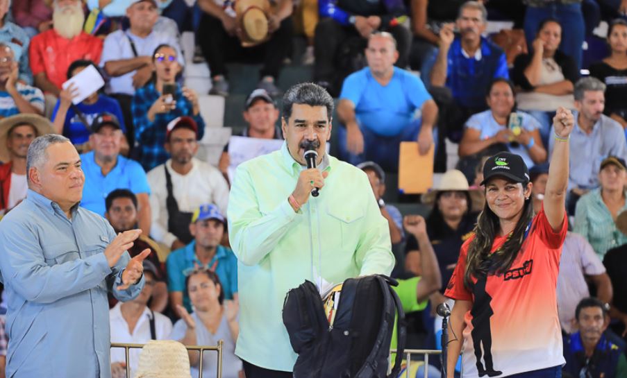 Maduro ordena organización de milicias populares de campesinos y pescadores