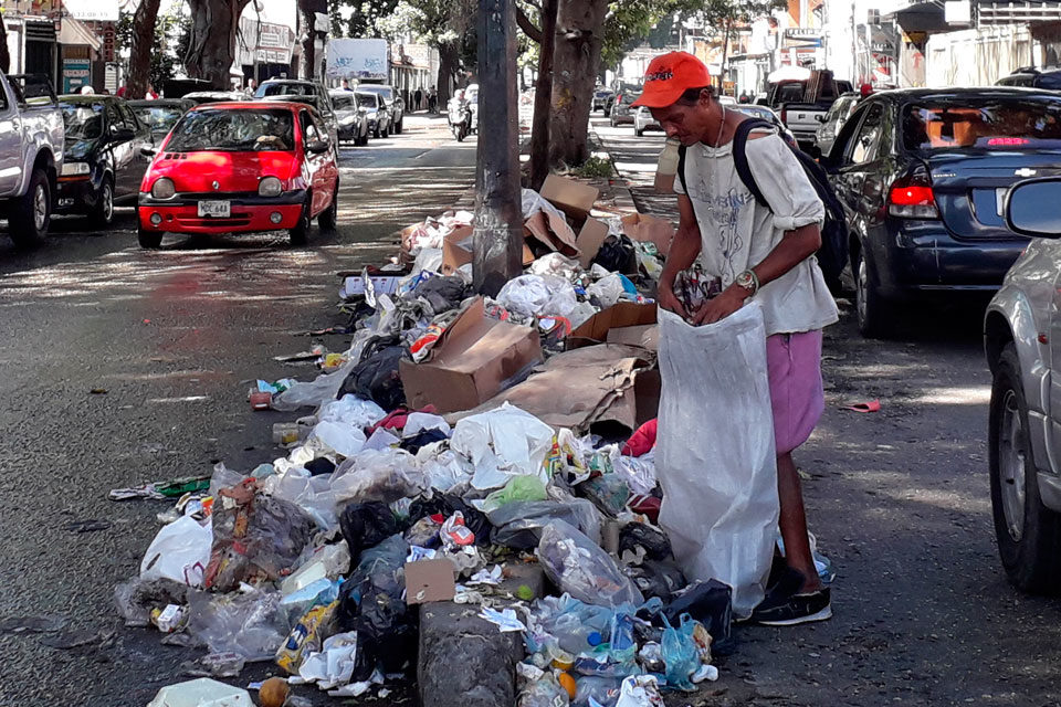 AUNQUE UD NO LO CREA: Leyes Municipales prohíben tirar basura en la calle