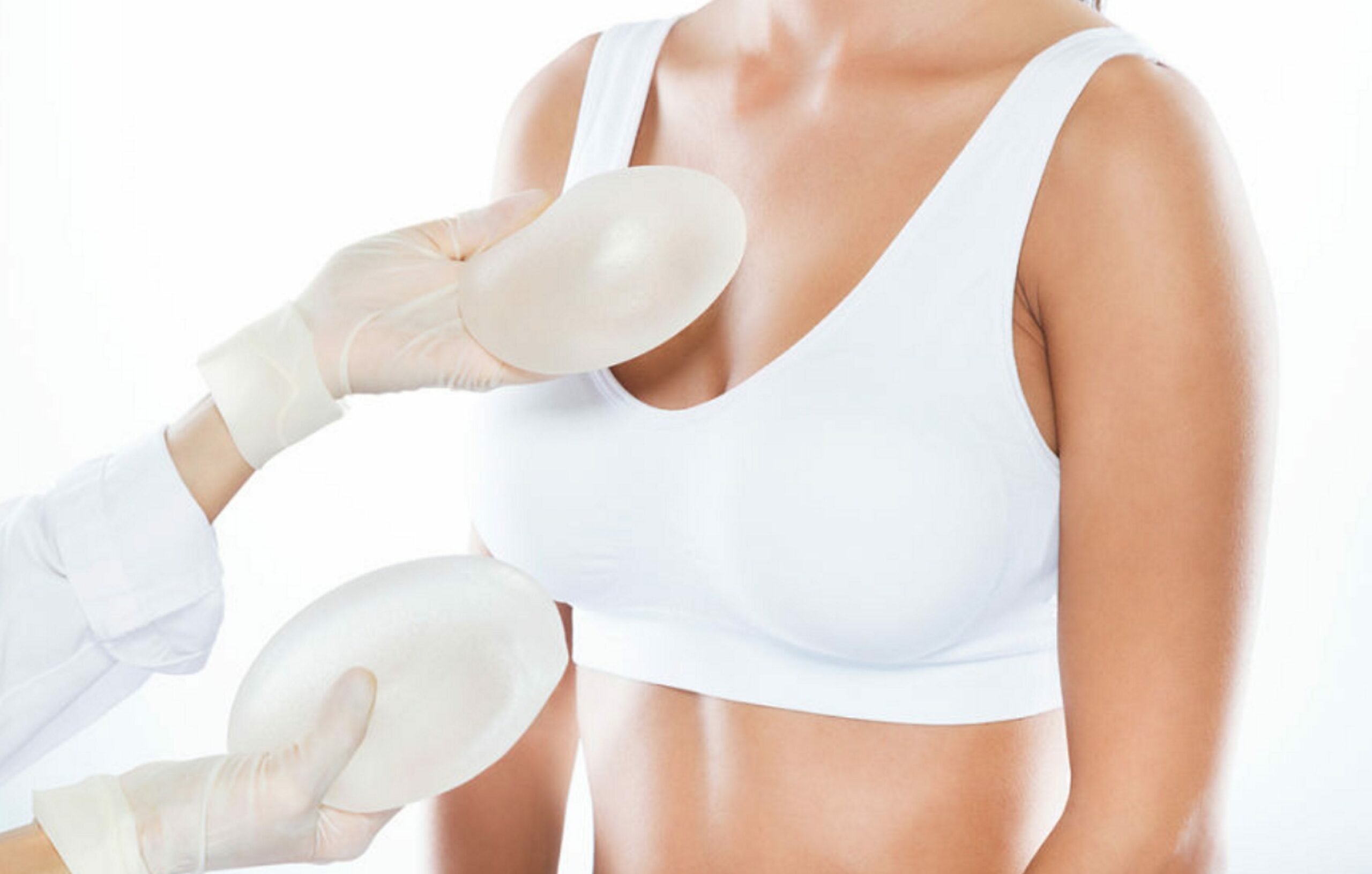 PELIGRO: Esta es la edad mínima para ponerse implantes mamarios