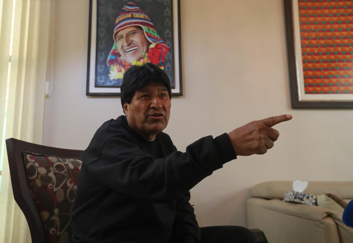 «Tángana» en Bolivia: Expresidente Evo Morales entró en batalla con un ministro