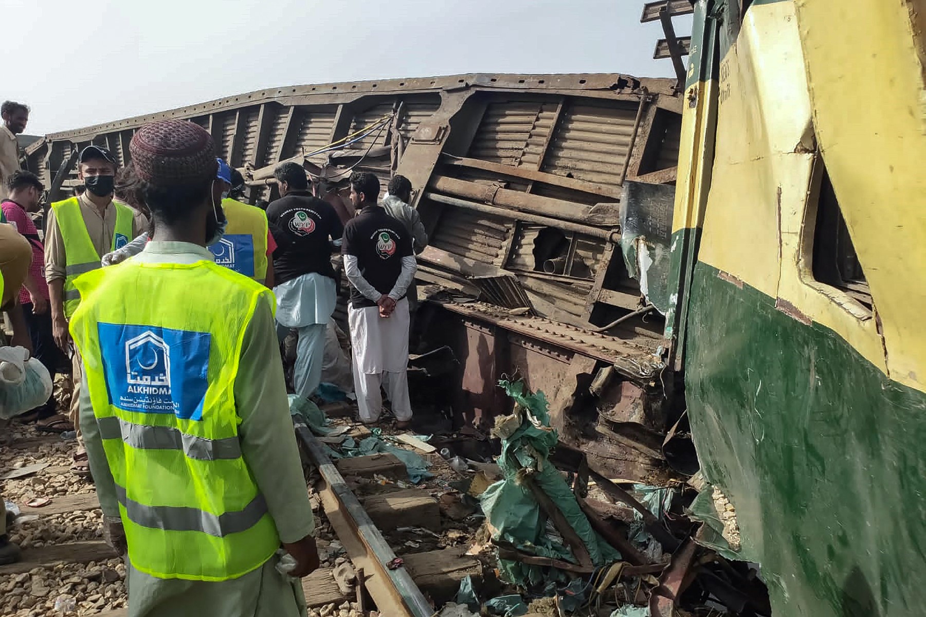 Tragedia ferroviaria en Pakistán: Reportan decenas de víctimas
