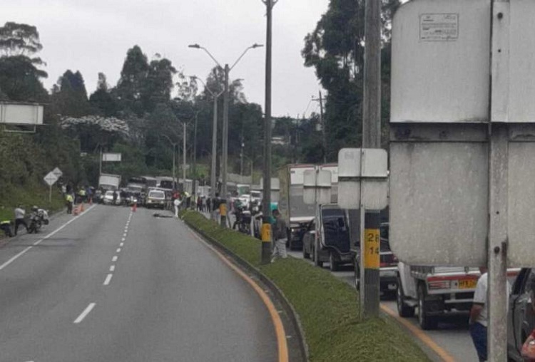 Investigan asesinato de un venezolano: Lo hallaron en una camioneta