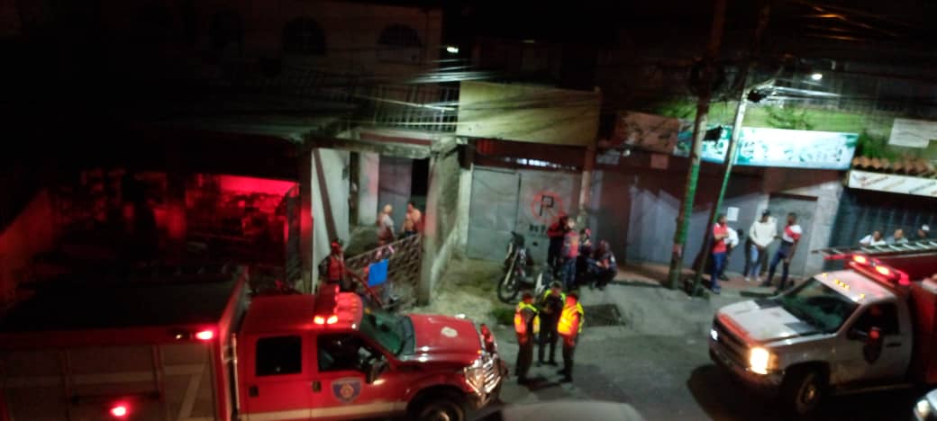 Incendio deja un muerto y varios heridos en El Junquito