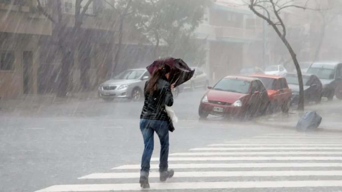 Fuertes lluvias azotan Caracas en diferentes zonas