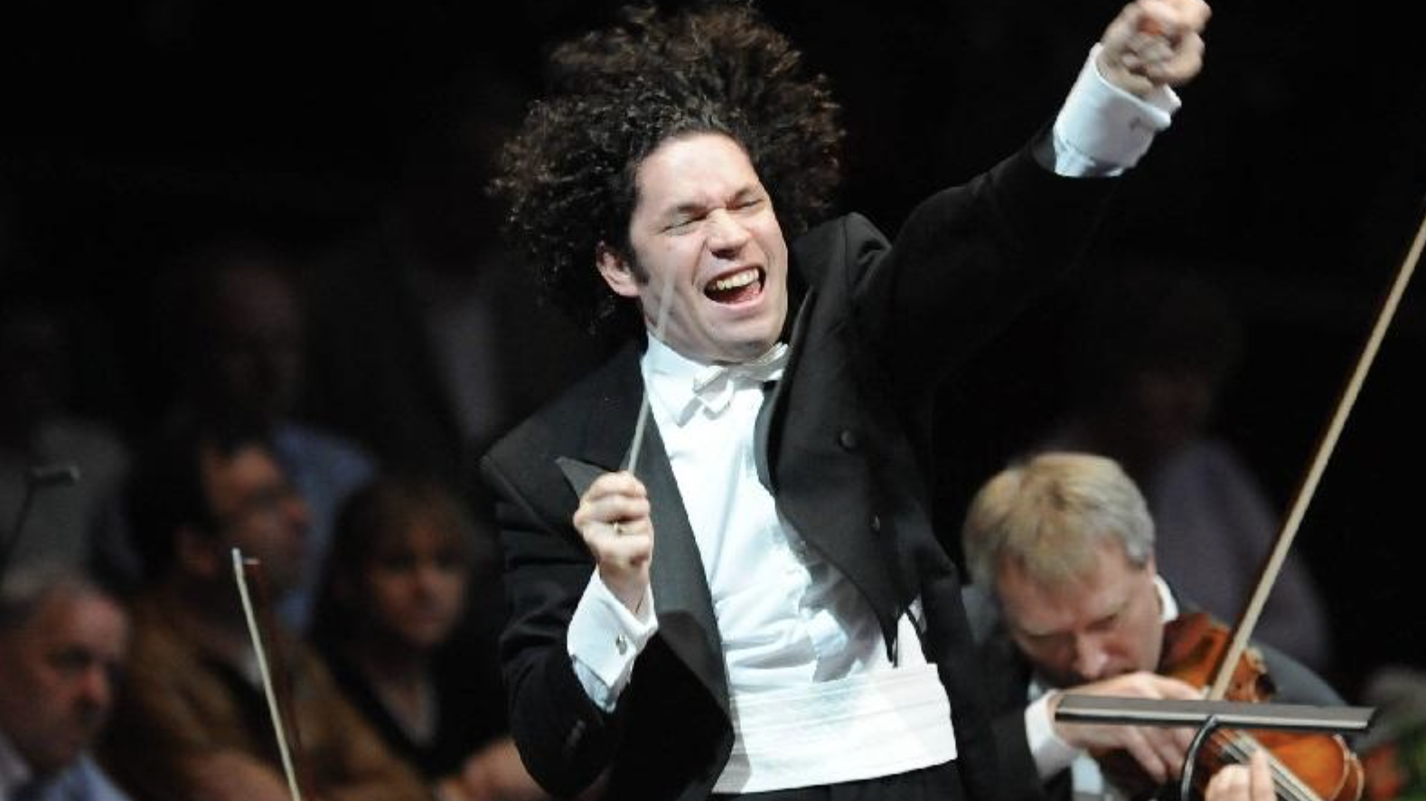 Gustavo Dudamel dirigirá la Filarmónica de Los Ángeles