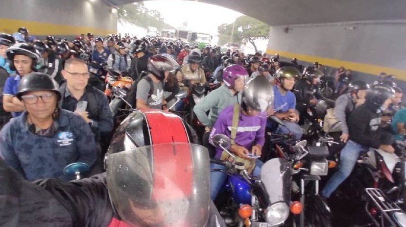 Motorizados vuelven hacer de las suyas en Caracas (+Detalles)