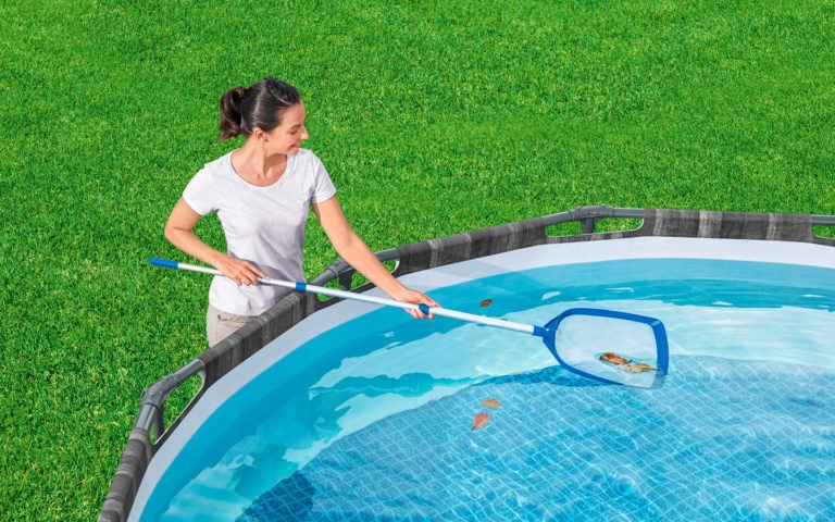 Mantenga la piscina limpia con el tratamiento de choque
