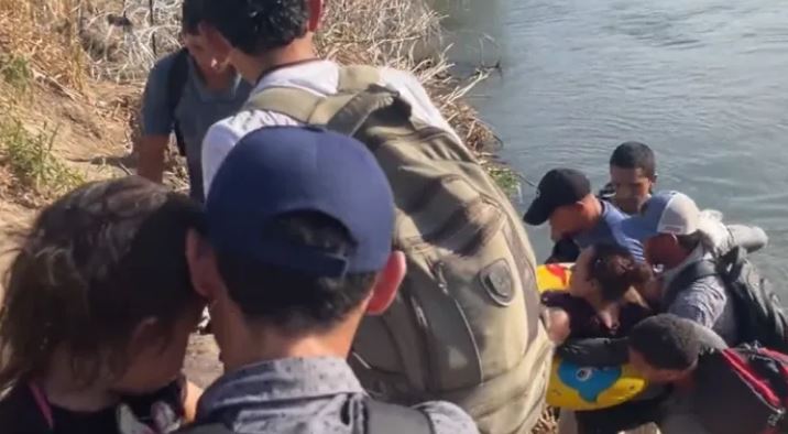 Niños venezolanos fueron arrastrados por el Río Bravo: Hay un fallecido