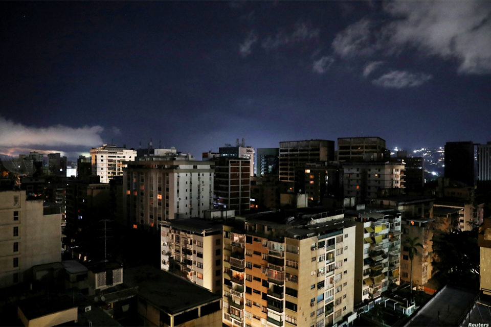Persisten apagones en distintos sectores de Caracas