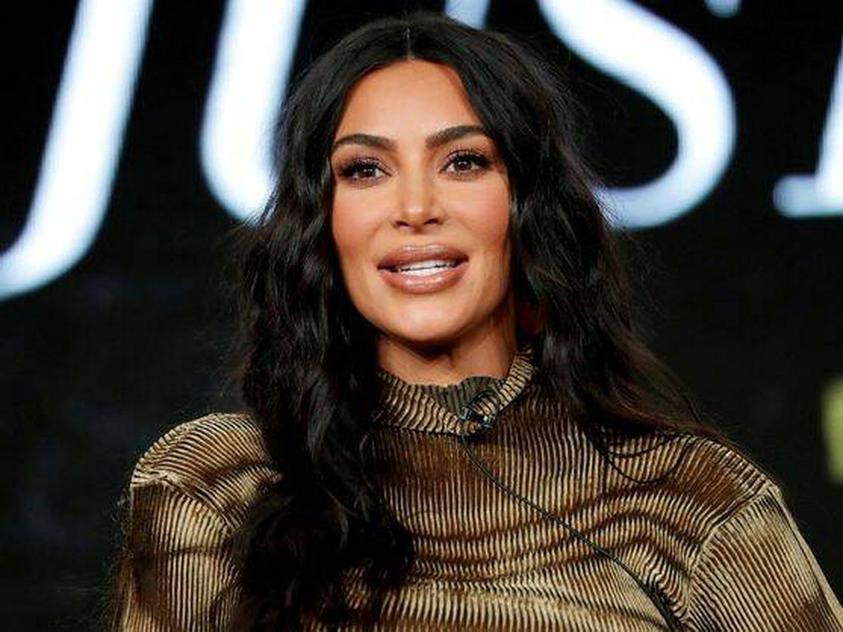 Kim Kardashian lanza sostén con pezones incluidos