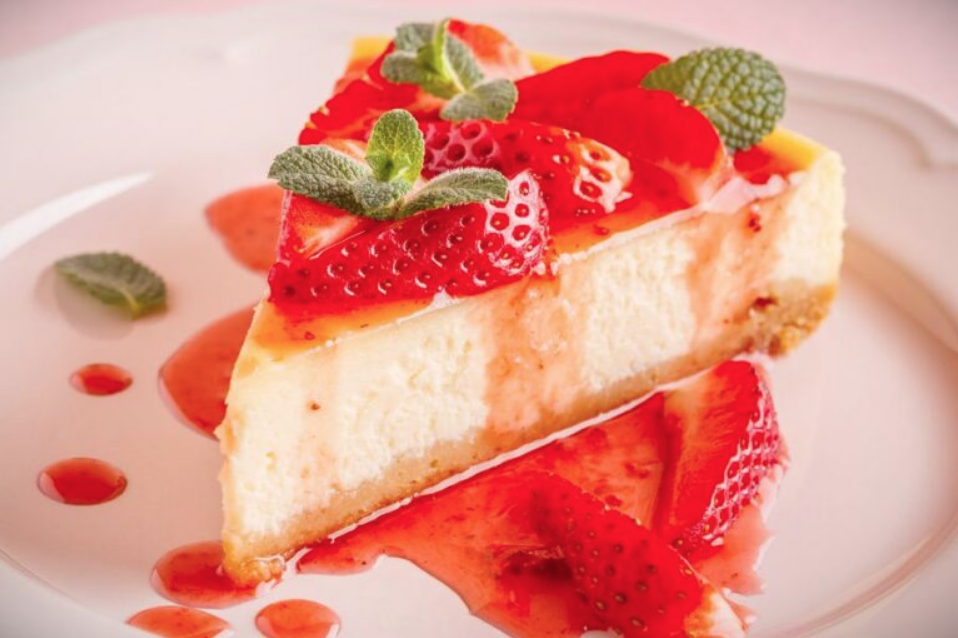 Cheesecake de fresa, para satisfacer tus antojos dulces