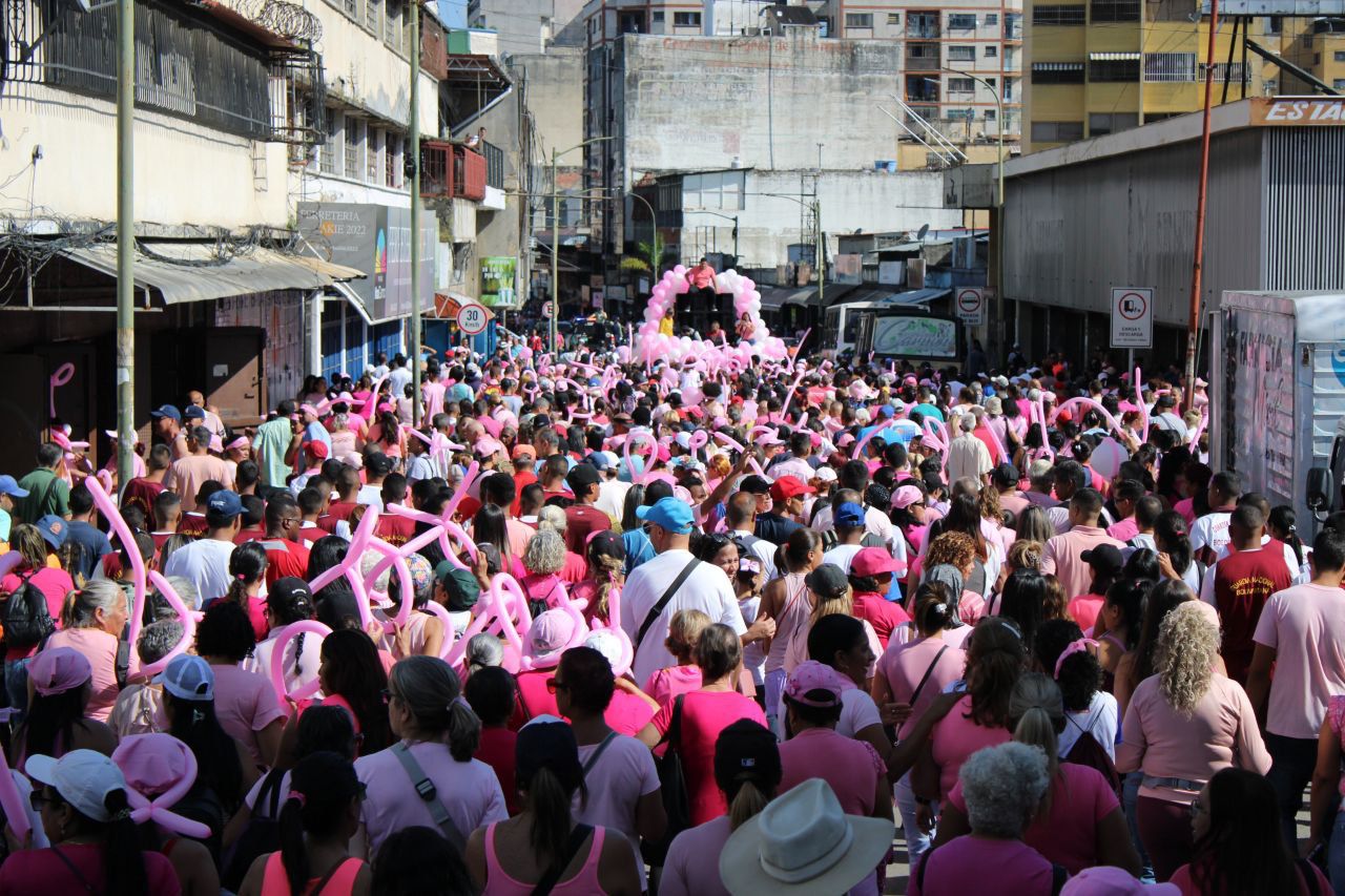 Municipio Guaicaipuro realiza caminata para impulsar la prevención sobre el cáncer de mama