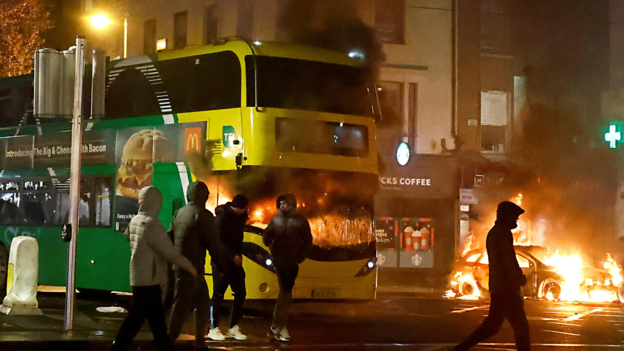 Incendian hotel en Irlanda: aloja a inmigrantes