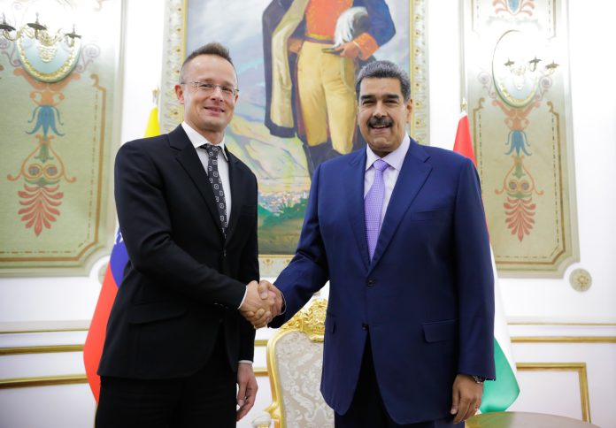 Canciller de Hungría se reúne con Maduro