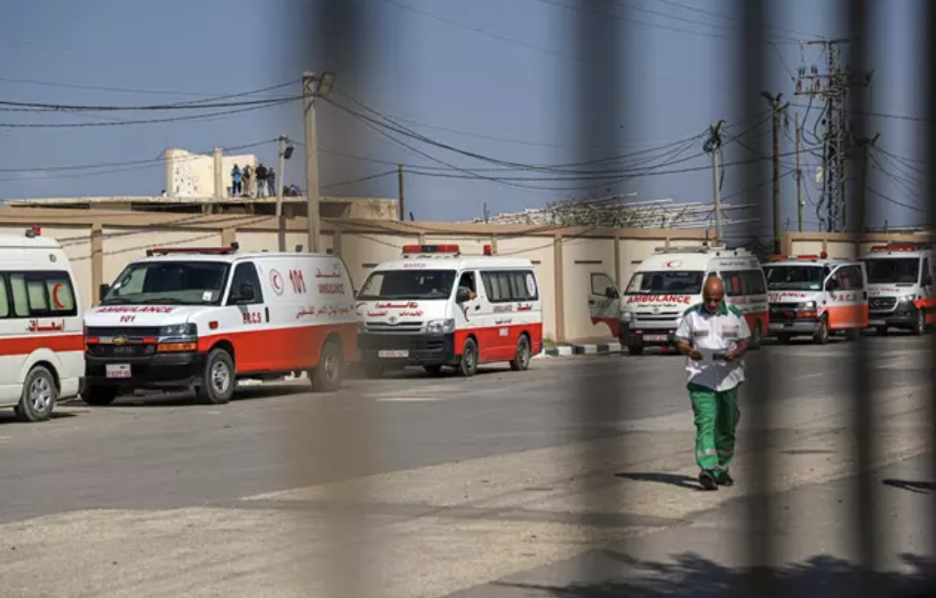 La Media Luna Roja Palestina confirmó bombardeos contra convoy de ambulancias