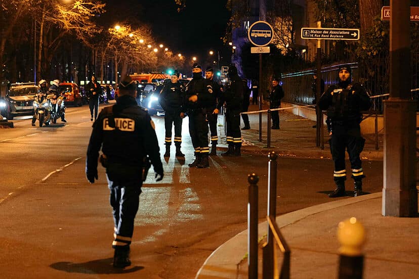 Un muerto y dos heridos por presunto ataque terrorista en París | Diario 2001