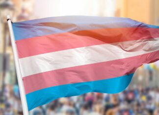 Mujer trans se graba en plena crisis tras ser plantada por un pretendiente