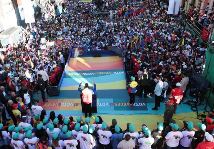 Maduro llama a la de oposición a "dar la lucha" por el Esequibo