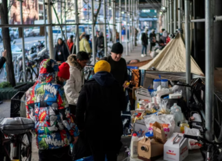 Nueva York impone normas a transportistas por traslado de migrantes