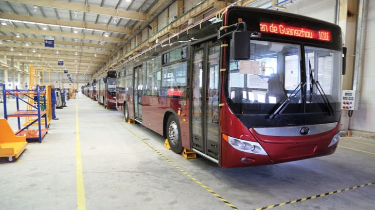 Yutong firma acuerdos para fabricación de piezas de autobuses