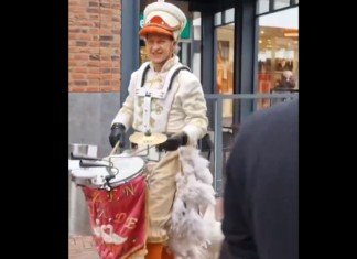 Particular desfile cautiva a turistas en Países Bajos (+Video)