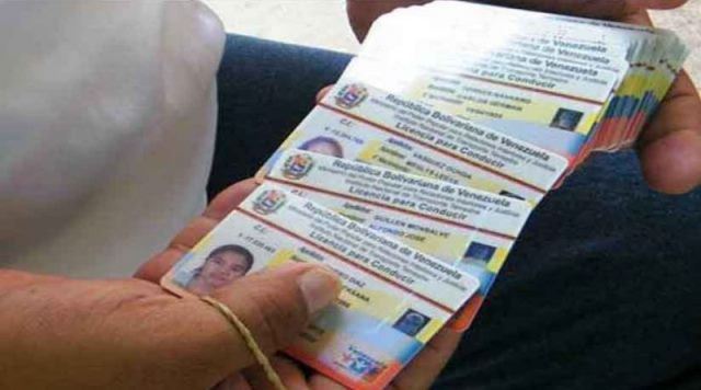 Así puedes legalizar una licencia para conducir venezolana