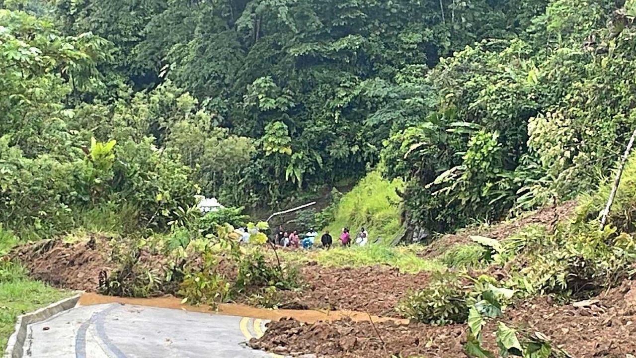 Asciende cifra de víctimas por derrumbes en carretera de Colombia