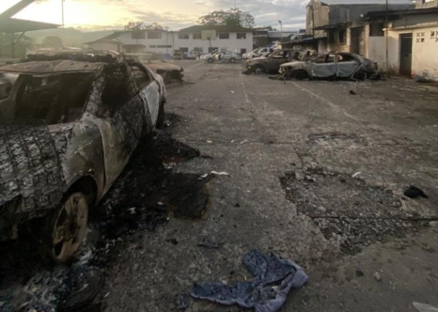 Hallan tres cuerpos carbonizados dentro de un vehículo en Ecuador | Diario 2001