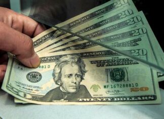 Bancos en Venezuela entregan dólares en efectivo por taquilla en retiros (+MONTOS)