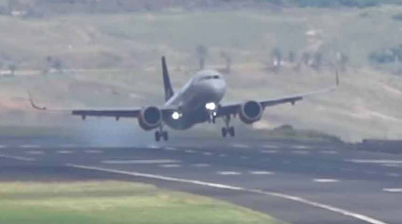 Avión rebota durante intento de aterrizaje (+Video)