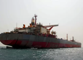 Misil alcanzó buque cuando transitaba al sur de Yemen
