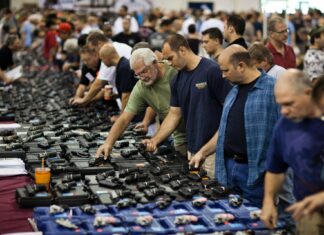Tennessee | Maestros podrán portar armas de fuego en las aulas