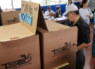 Elecciones en El Salvador se desarrollan en 1.595 centros