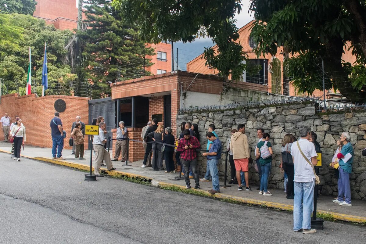 DATAZO | Italia ofrece ayudas a sus ciudadanos en Venezuela