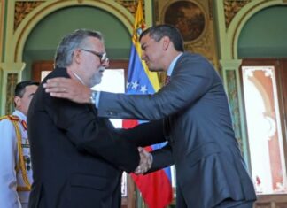 Presidente de Paraguay recibe credenciales del embajador de Venezuela