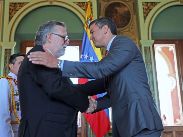 Presidente de Paraguay recibe credenciales del embajador de Venezuela