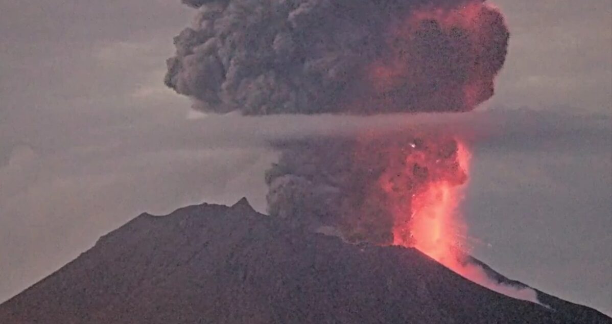 Japón| Volcán Sakurajima entra en erupción